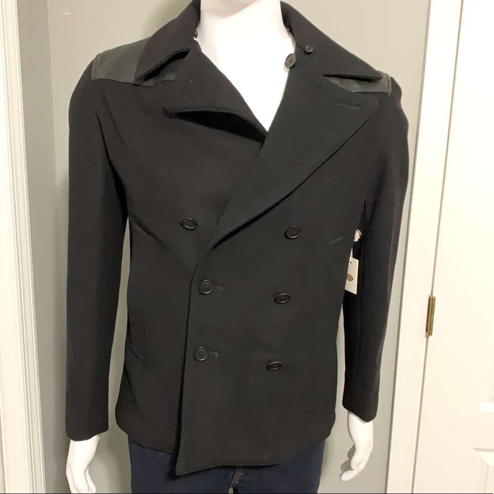 Unique Men’s Fossil Small Black Peacoat